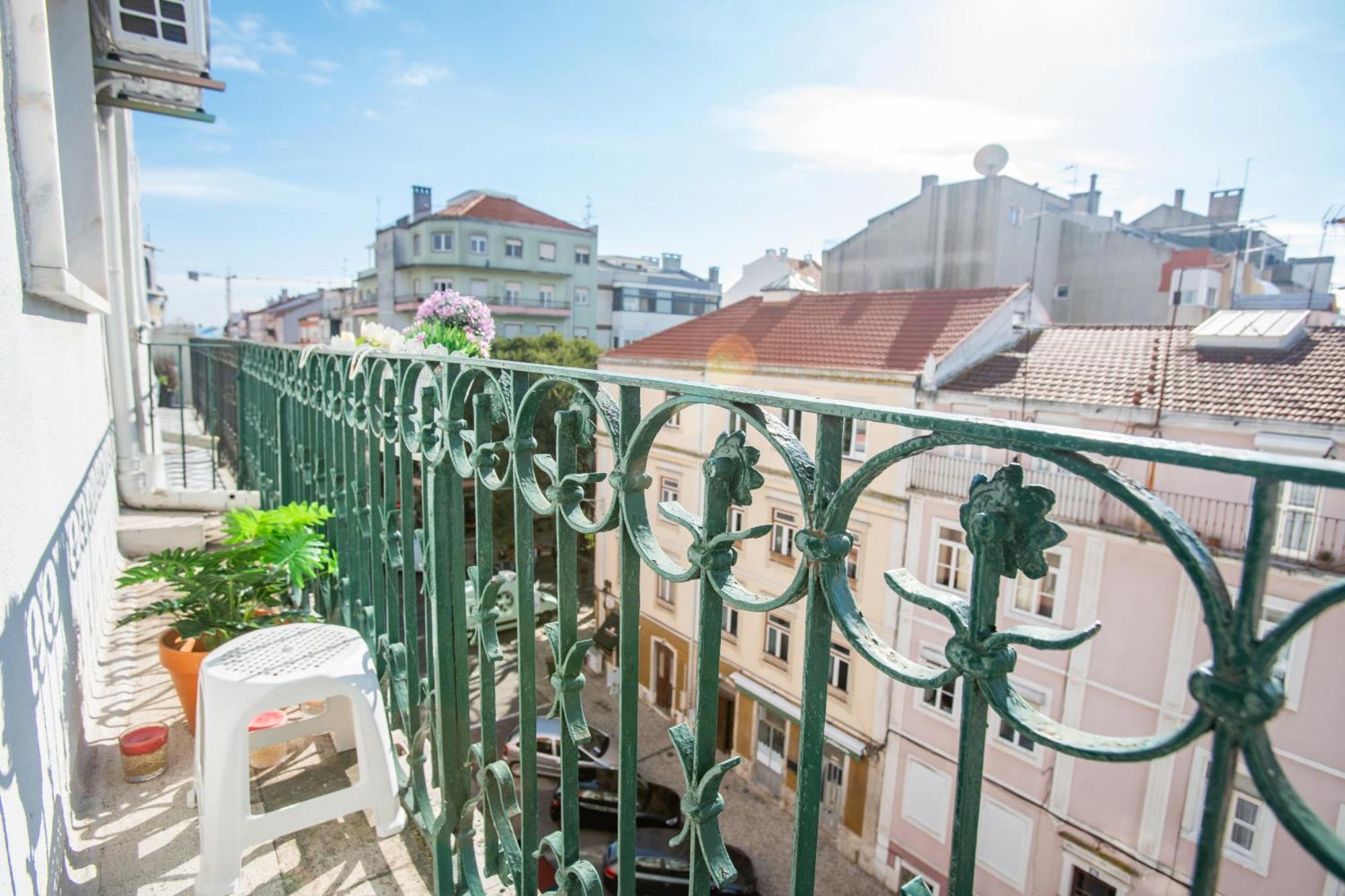 Bright Apartment In Lissabon Buitenkant foto